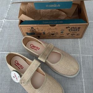 Cienta Sparkling Gold Dress Shoes for Kids